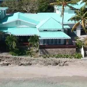 bequia-beachfront-villa-hotel.comcaribbean.com/